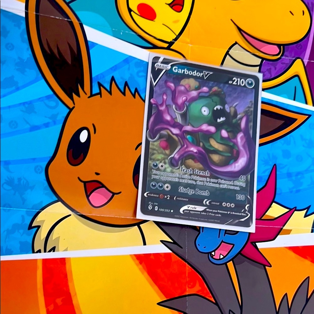 Garbodor V Evolving Skies Pokémon Card